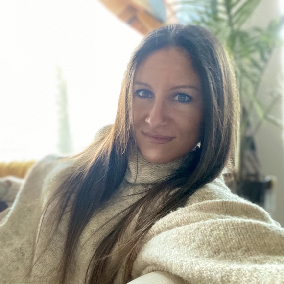 Meet your Posher, Tiffanie - Picture 1 of 1